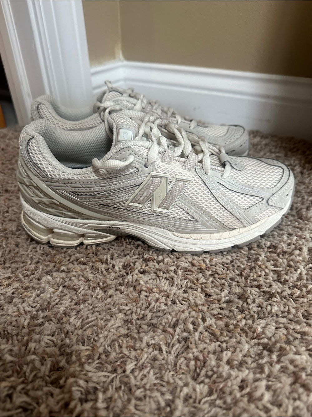 New Balance 1906R Athletic Sneakers Beige/Cream sz 8.5